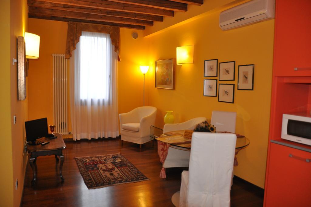 Piazza Nova Guest House Феррара Номер фото