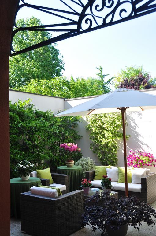Piazza Nova Guest House Феррара Экстерьер фото