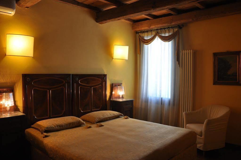Piazza Nova Guest House Феррара Экстерьер фото