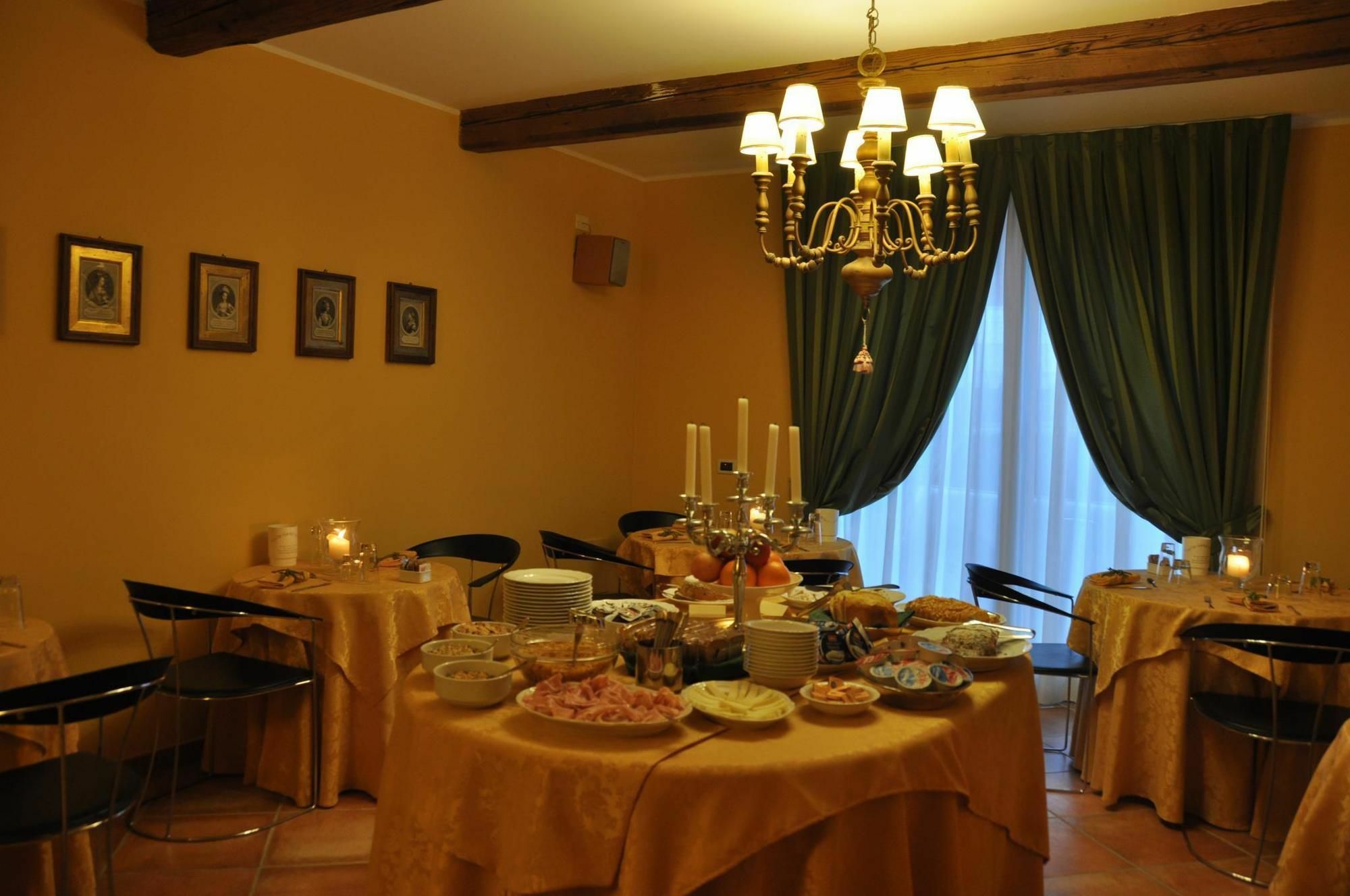 Piazza Nova Guest House Феррара Экстерьер фото